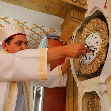 Benzerleri kayboldu! Beyazıtlı Camii’nin zamana meydan okuyan saati