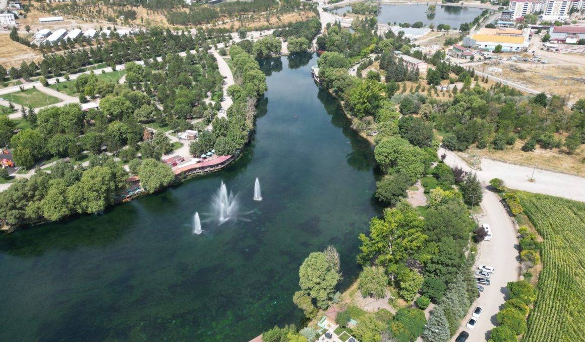 Ceyhan Nehri'nin doğdu yer Pınarbaşı, her mevsim farklı bir manzara bürünüyor