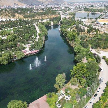 Ceyhan Nehri'nin doğdu yer Pınarbaşı, her mevsim farklı bir manzara bürünüyor