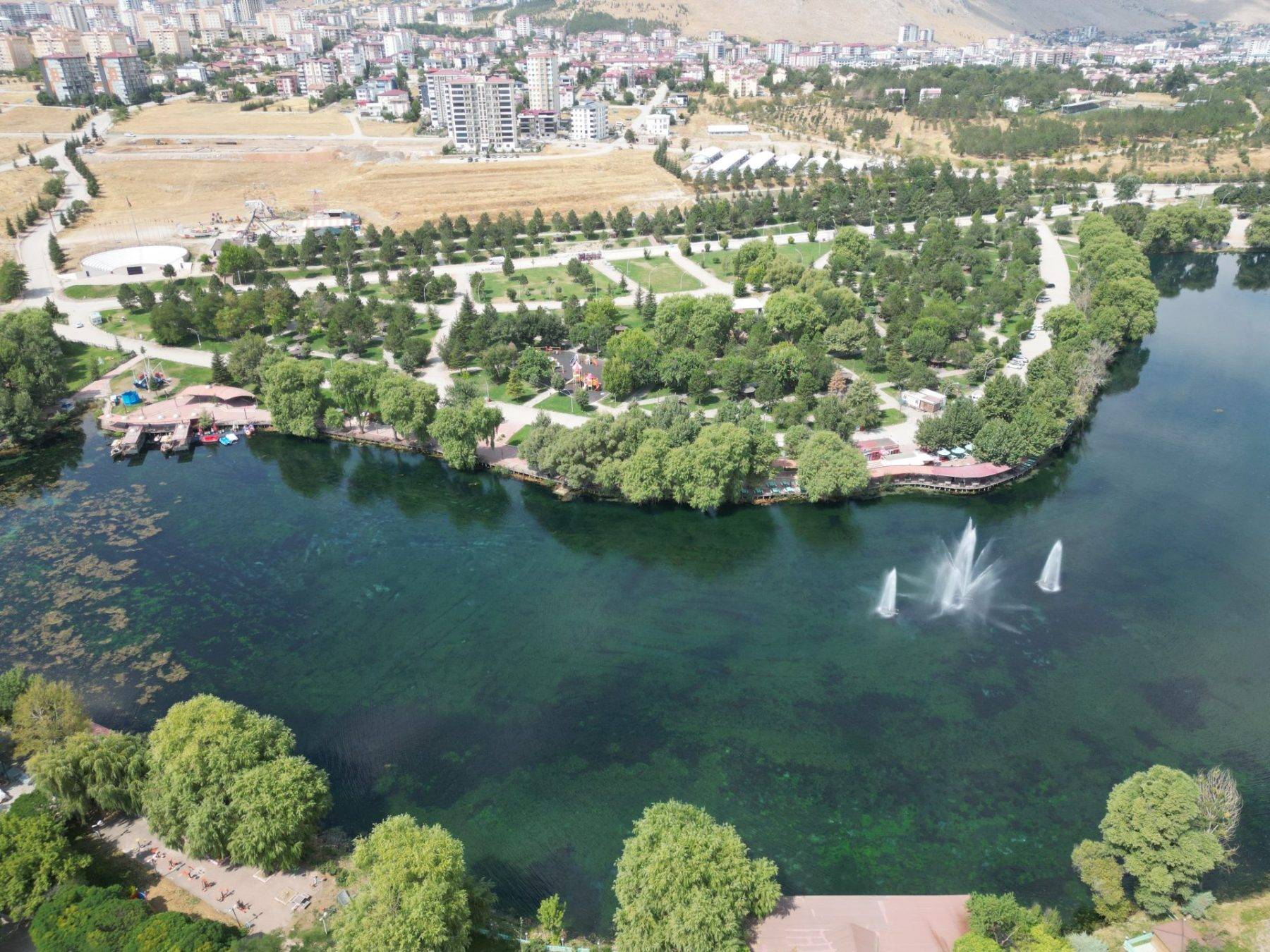 Ceyhan Nehri'nin doğdu yer Pınarbaşı, her mevsim farklı bir manzara bürünüyor