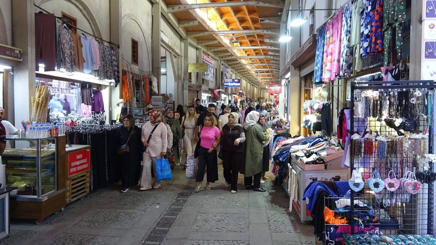 Depremin izleri silindi: Kahramanmaraş’ta tarihi çarşılar hareketleniyor