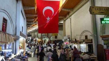 Depremin izleri silindi: Kahramanmaraş’ta tarihi çarşılar hareketleniyor