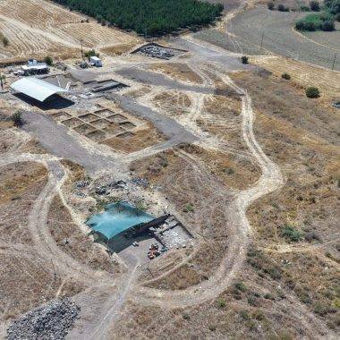 Tarlada fidan dikerken bulunmuştu: Elazığ'da hamam, kilise ve çocuk mezarı ortaya çıkarıldı