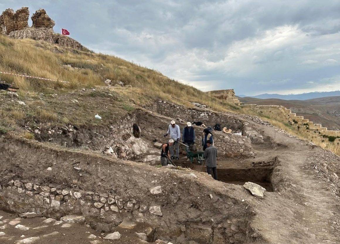 Bayburt Kalesi'nde yeni keşif! Tunç Çağı detayı dikkat çekti