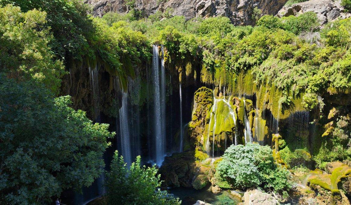 Mersin'in 110 milyon yıllık doğa harikası: Mut Yerköprü Şelalesi