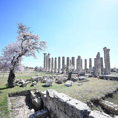 Mersin’in cazibesi artıyor! 2 bin 300 yıllık Uzuncaburç Antik Kentinde yeni proje