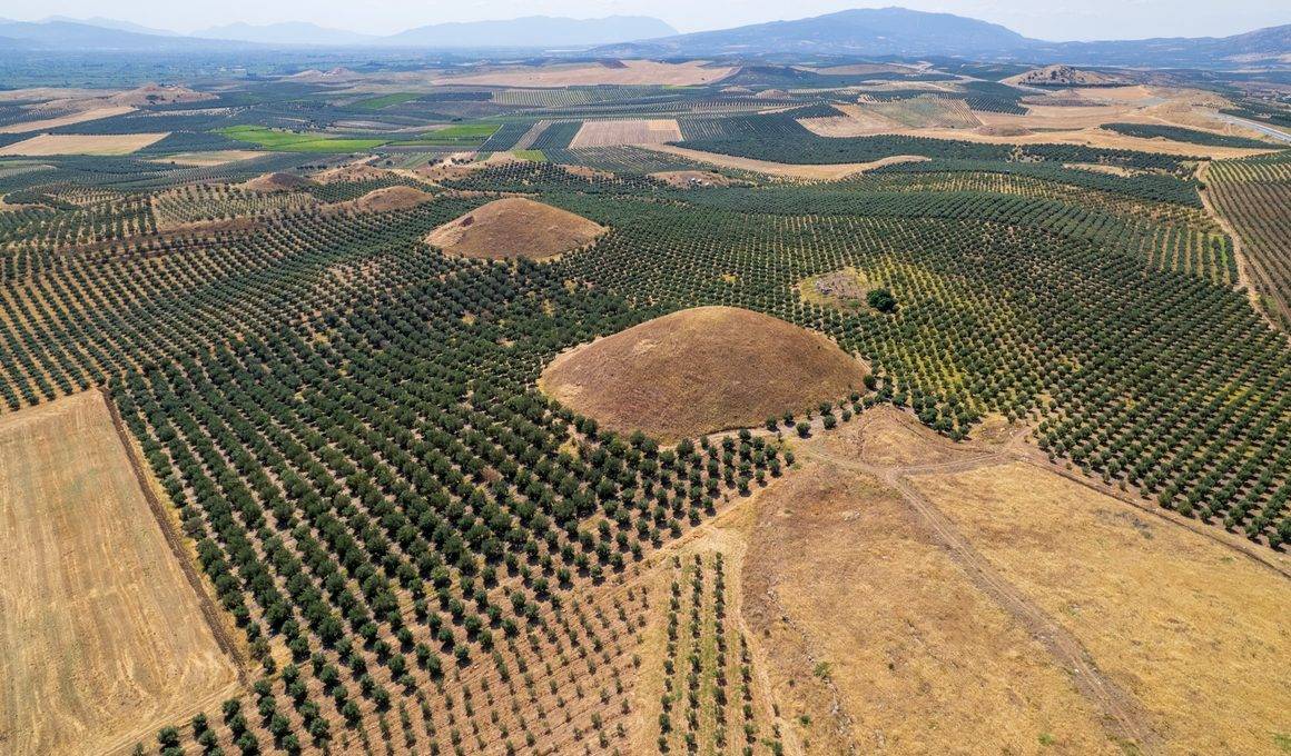 Anadolu’daki esrarengiz piramitler: Manisa’daki Bintepeler Tümülüsleri tarihe ışık tutuyor