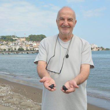 Karadeniz'in siyah altını şifa yayıyor! Ordu'nun manyetik siyah kumuna yoğun ilgi