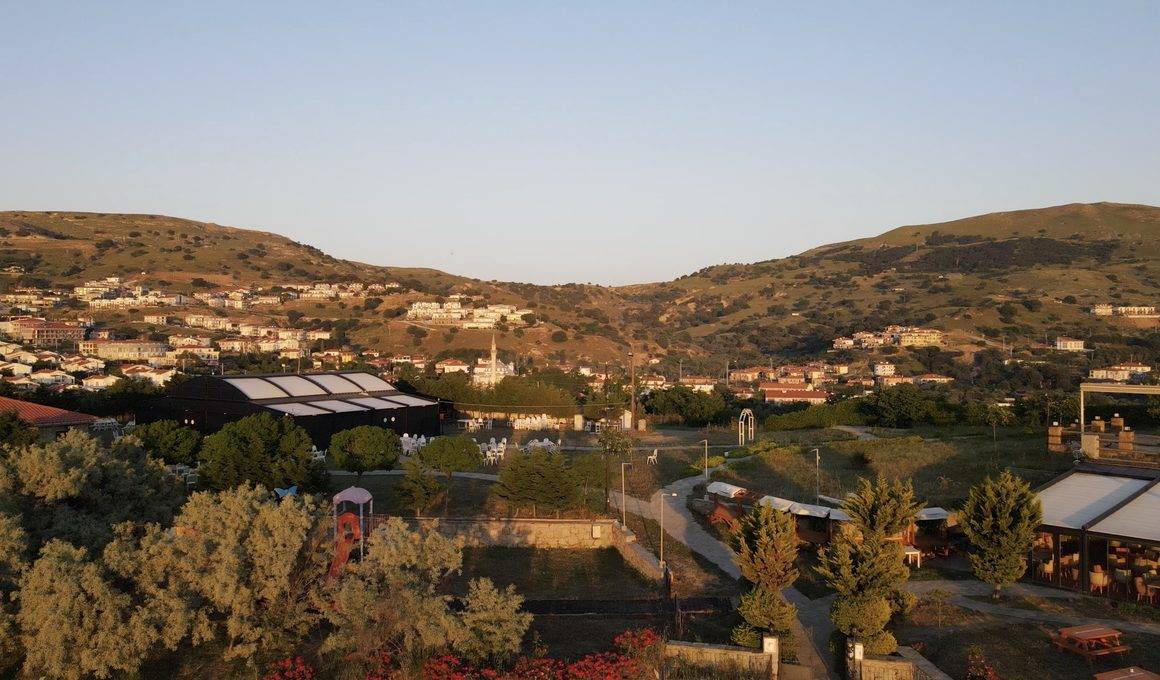 Türkiye'nin en büyük adası Gökçeada'ya ilgi arttı, turizmcinin yüzü güldü