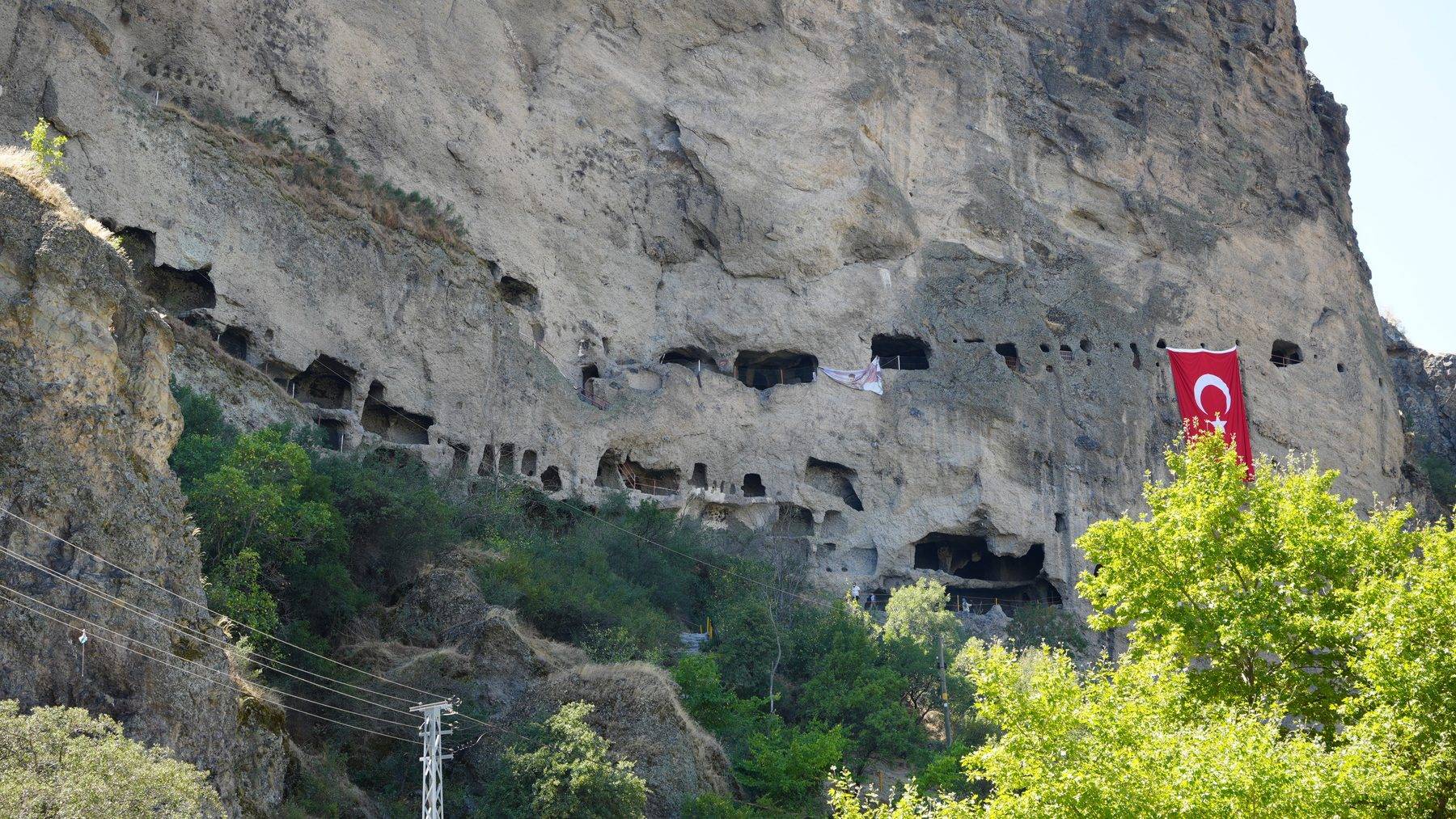 Ankara'da kayalara oyulmuş tarihe yoğun ilgi: "Umduğumdan daha şahane bir yermiş"