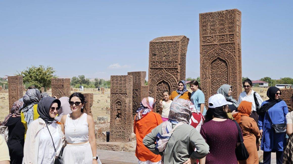 Ahlat Selçuklu Meydan Mezarlığı Malazgirt Zaferi’nin 955. yılında yoğun ilgi gördü