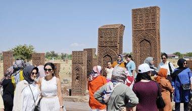 Ahlat Selçuklu Meydan Mezarlığı Malazgirt Zaferi’nin 955. yılında yoğun ilgi gördü