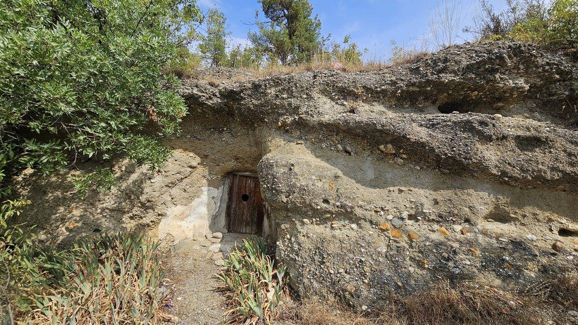 Sinop'ta kayaların içine saklanmış bir mescit: Aşıklı Tekke Türbesi