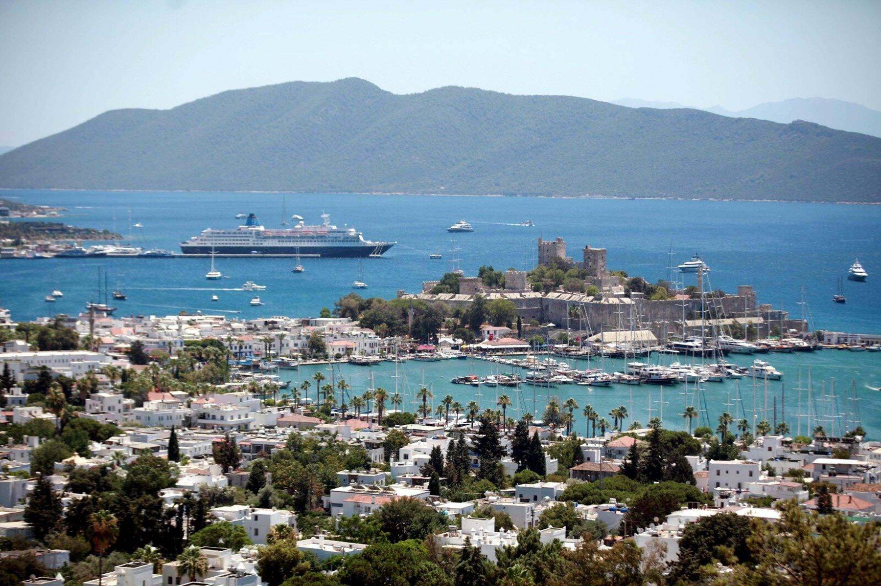Yabancı turist akın etti: Türkiye'nin turizm merkezlerinden Bodrum'a yoğun ilgi!