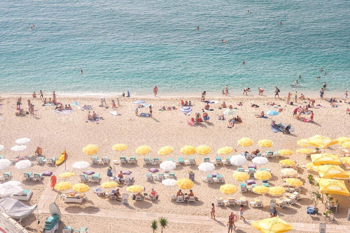 Otellerde rezervasyonlar arttı, Antalya'da turizm sezonu kasım sonuna uzadı