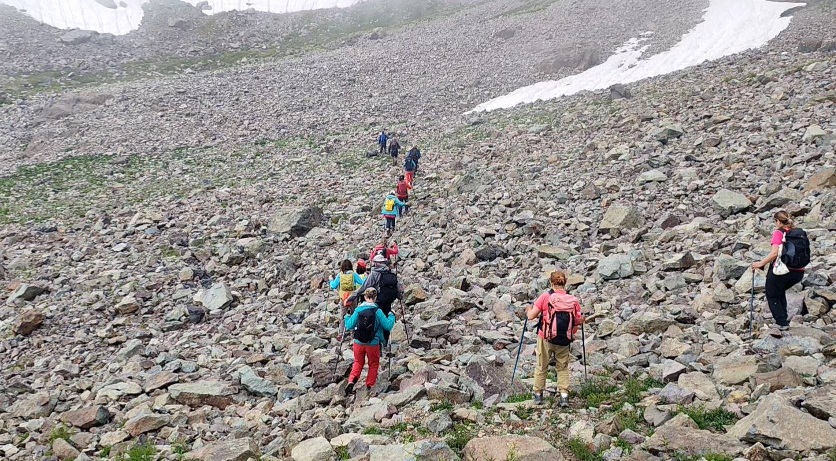 Binlerce kilometreyi aşıp buzlu göle atladılar: Doğa tutkunları Karadeniz'i keşfetti