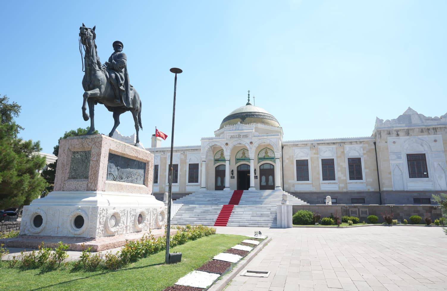 Ankara'da 12 bin yıllık takı tarihi gözler önüne serildi: Yüzlerce eser ilk kez sergilendi