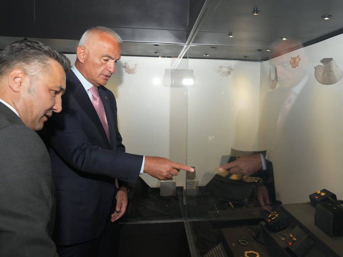 Ankara'da 12 bin yıllık takı tarihi gözler önüne serildi: Yüzlerce eser ilk kez sergilendi