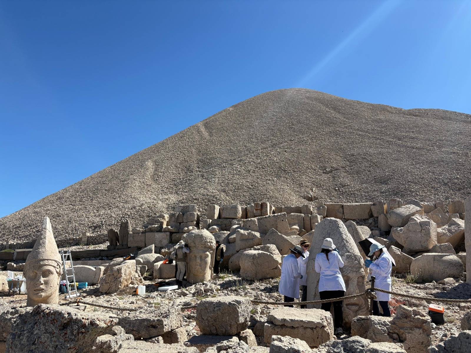 Nemrut Dağı'nın dev heykellerine nanoteknolojik koruma kalkanı