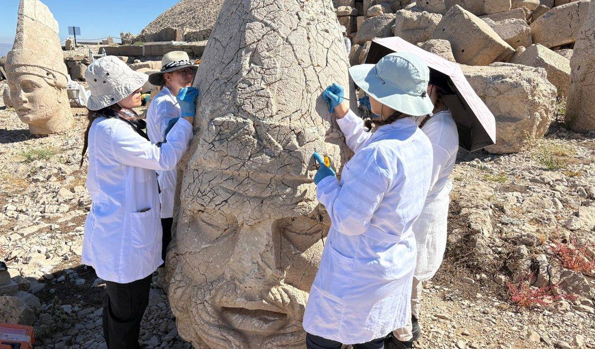 Nemrut Dağı'nın dev heykellerine nanoteknolojik koruma kalkanı