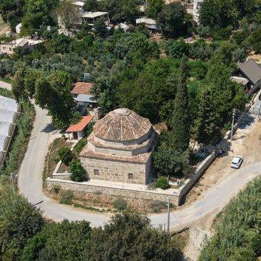 Antalya'daki Ağalar Camii, Latince yazılı taşlarıyla ilgi çekiyor