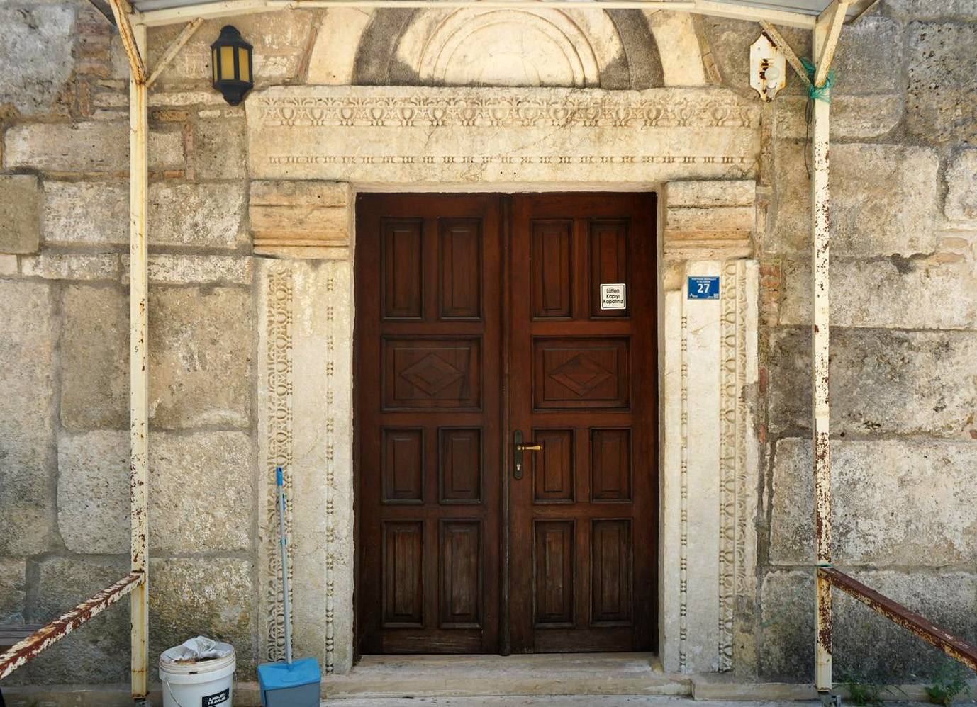 Antalya'daki Ağalar Camii, Latince yazılı taşlarıyla ilgi çekiyor