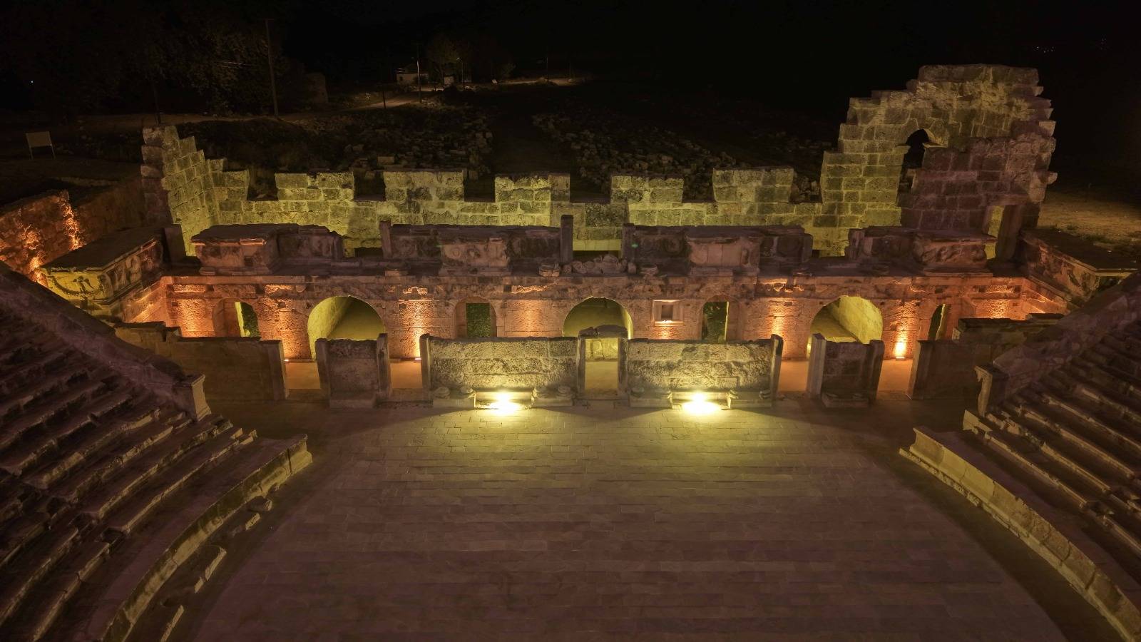 Tlos Antik Kenti Tiyatrosu geceleri güneş ile aydınlanacak