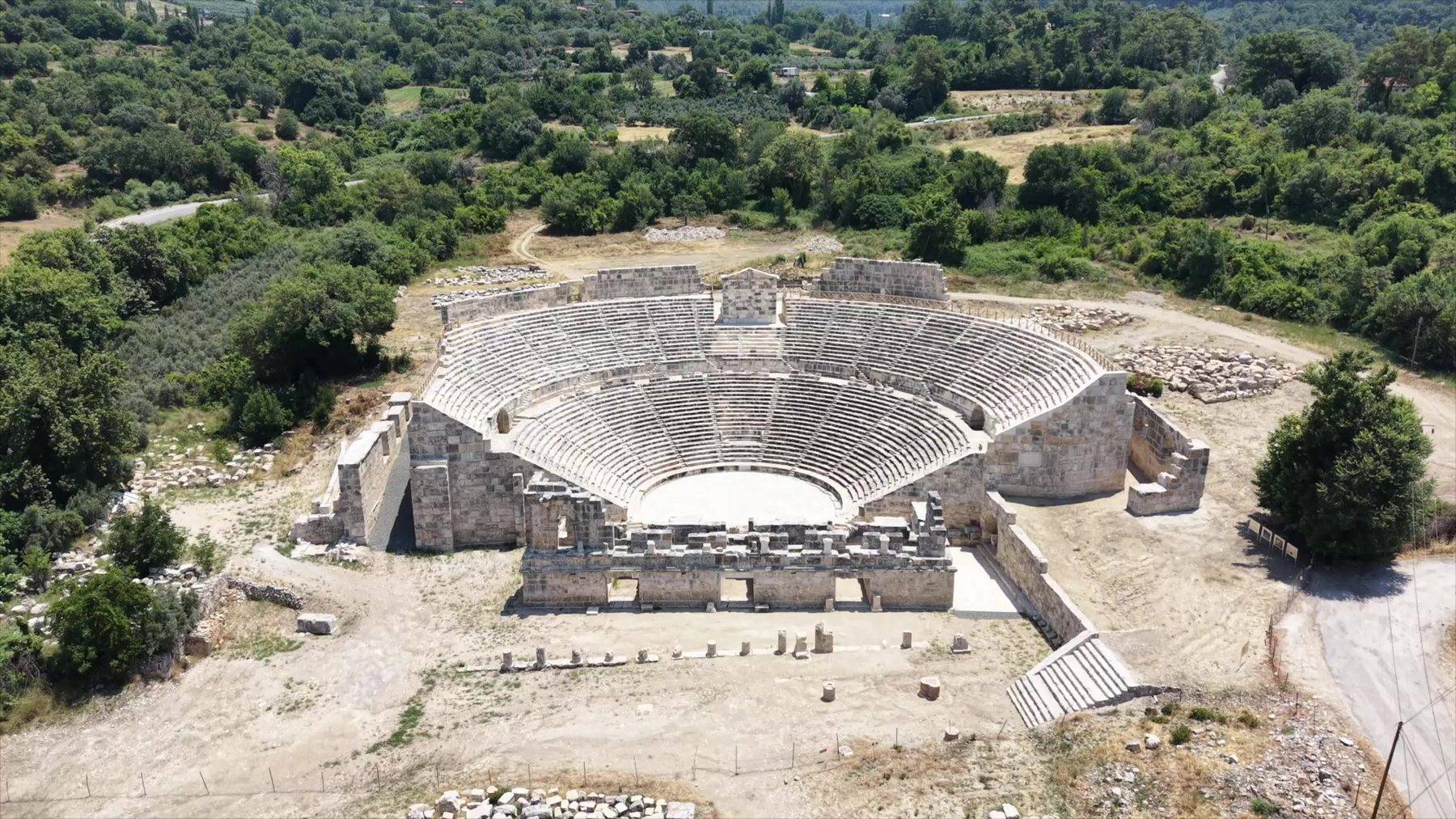 Tlos Antik Kenti Tiyatrosu geceleri güneş ile aydınlanacak
