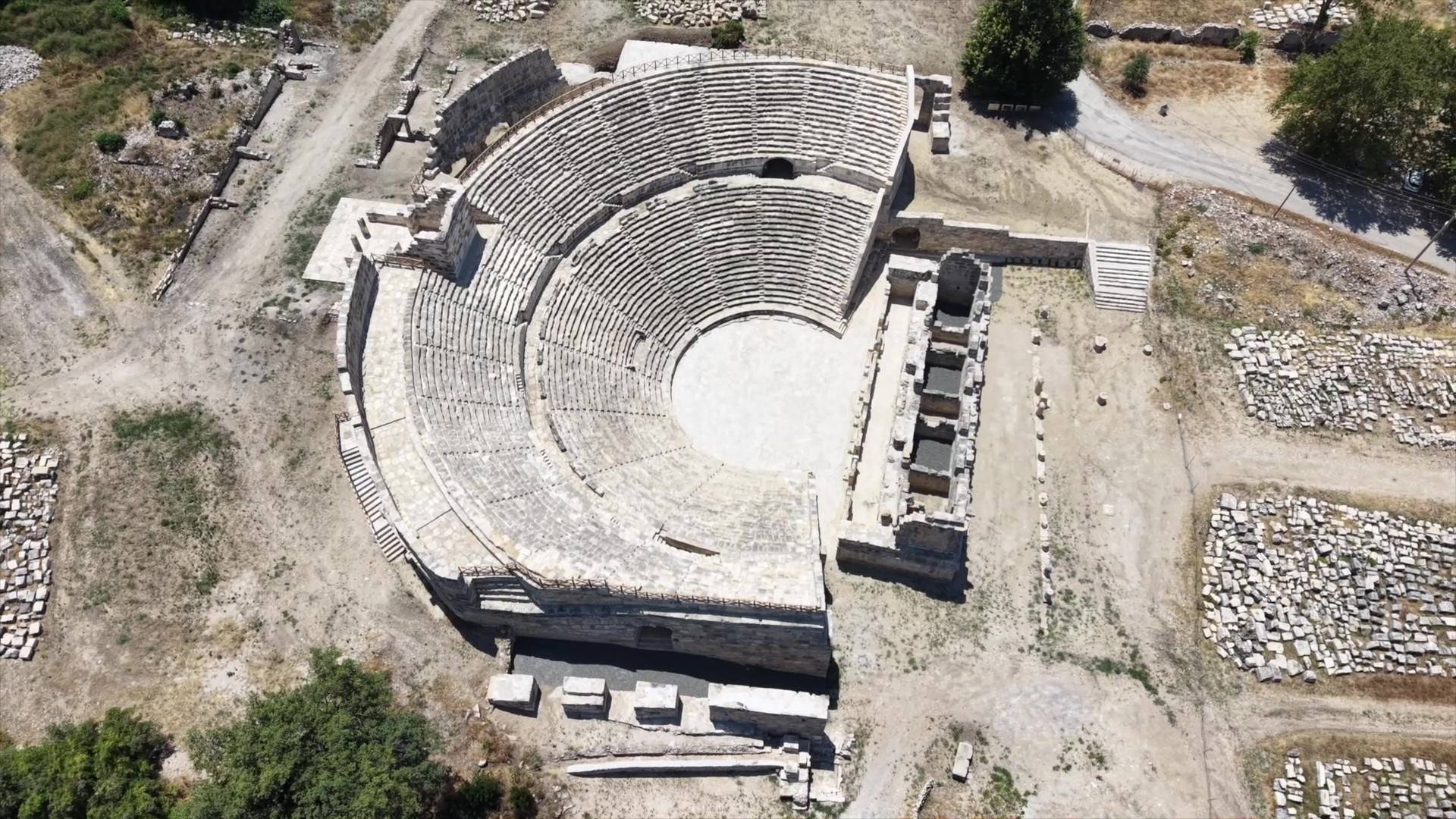 Tlos Antik Kenti Tiyatrosu geceleri güneş ile aydınlanacak