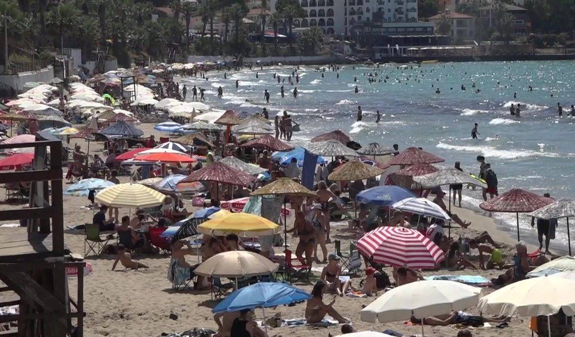 Sarı Yaz dönemi başladı! Tatilciler eylül ayında Kuşadası'nın tadını çıkardı