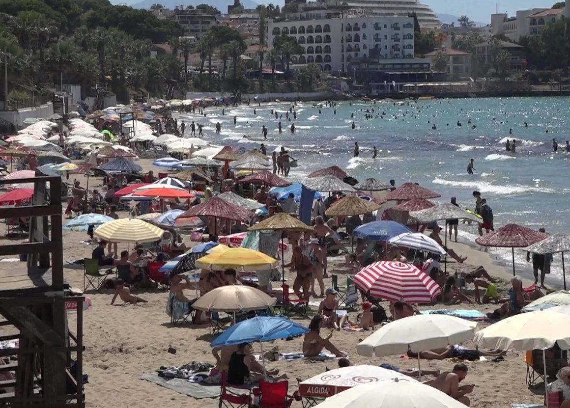 Sarı Yaz dönemi başladı! Tatilciler eylül ayında Kuşadası'nın tadını çıkardı