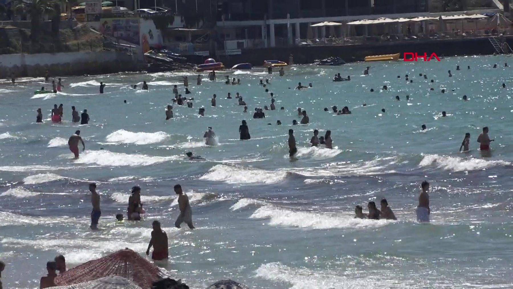 Sarı Yaz dönemi başladı! Tatilciler eylül ayında Kuşadası'nın tadını çıkardı