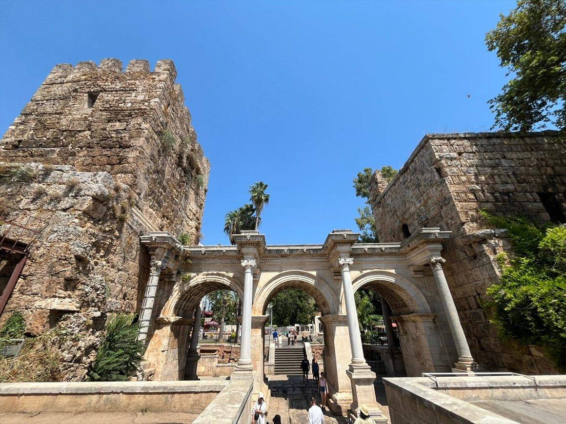 Antalya'nın en çok ziyaret edilen yerlerinden: Kaleiçi turistleri hayran bırakıyor