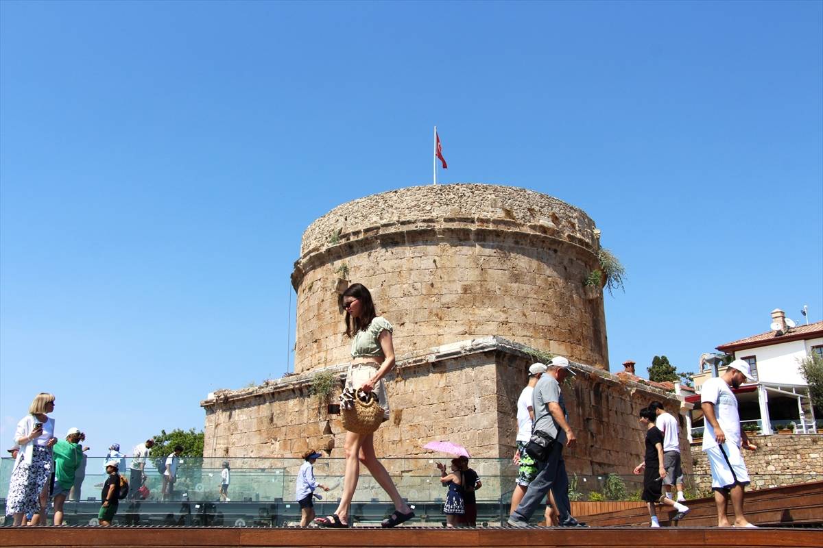 Antalya'nın en çok ziyaret edilen yerlerinden: Kaleiçi turistleri hayran bırakıyor
