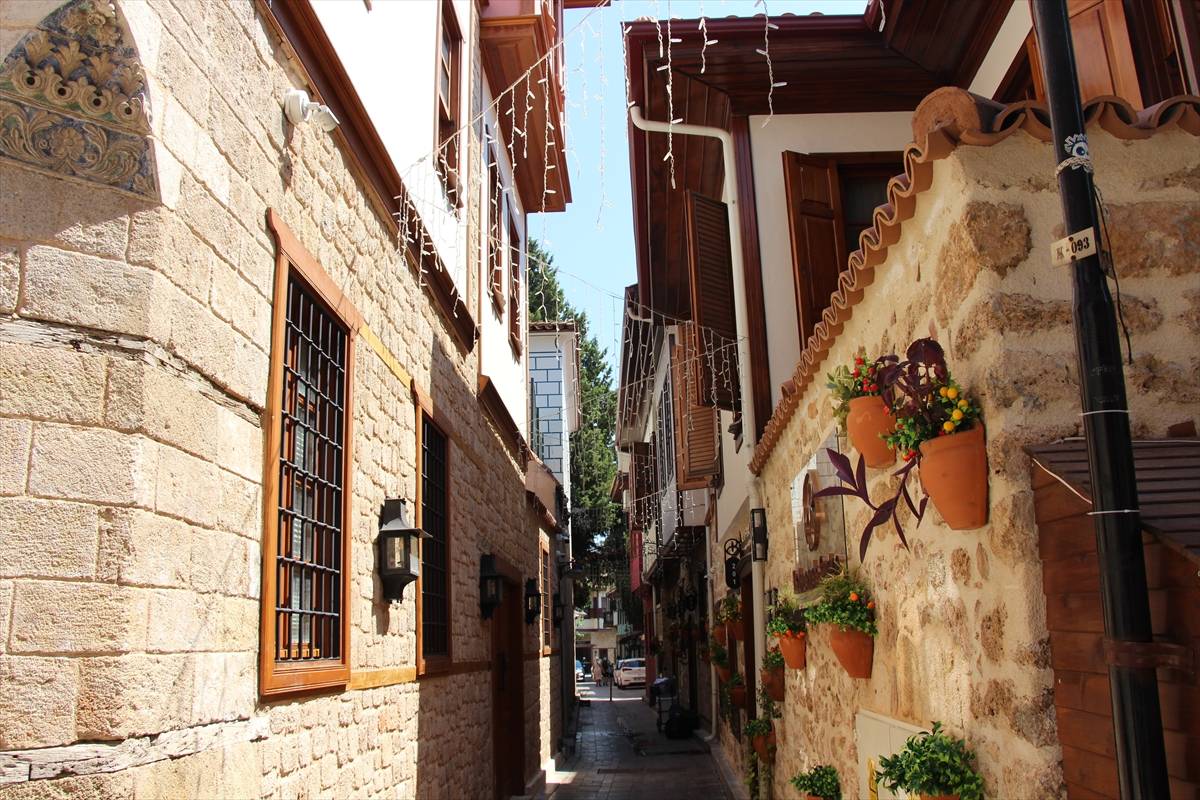 Antalya'nın en çok ziyaret edilen yerlerinden: Kaleiçi turistleri hayran bırakıyor