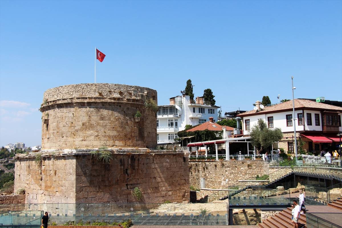 Antalya'nın en çok ziyaret edilen yerlerinden: Kaleiçi turistleri hayran bırakıyor