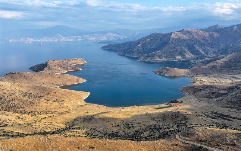 Milli park ilan edilmişti: Van Gölü Deveboynu Yarımadası potansiyeliyle dikkat çekiyor