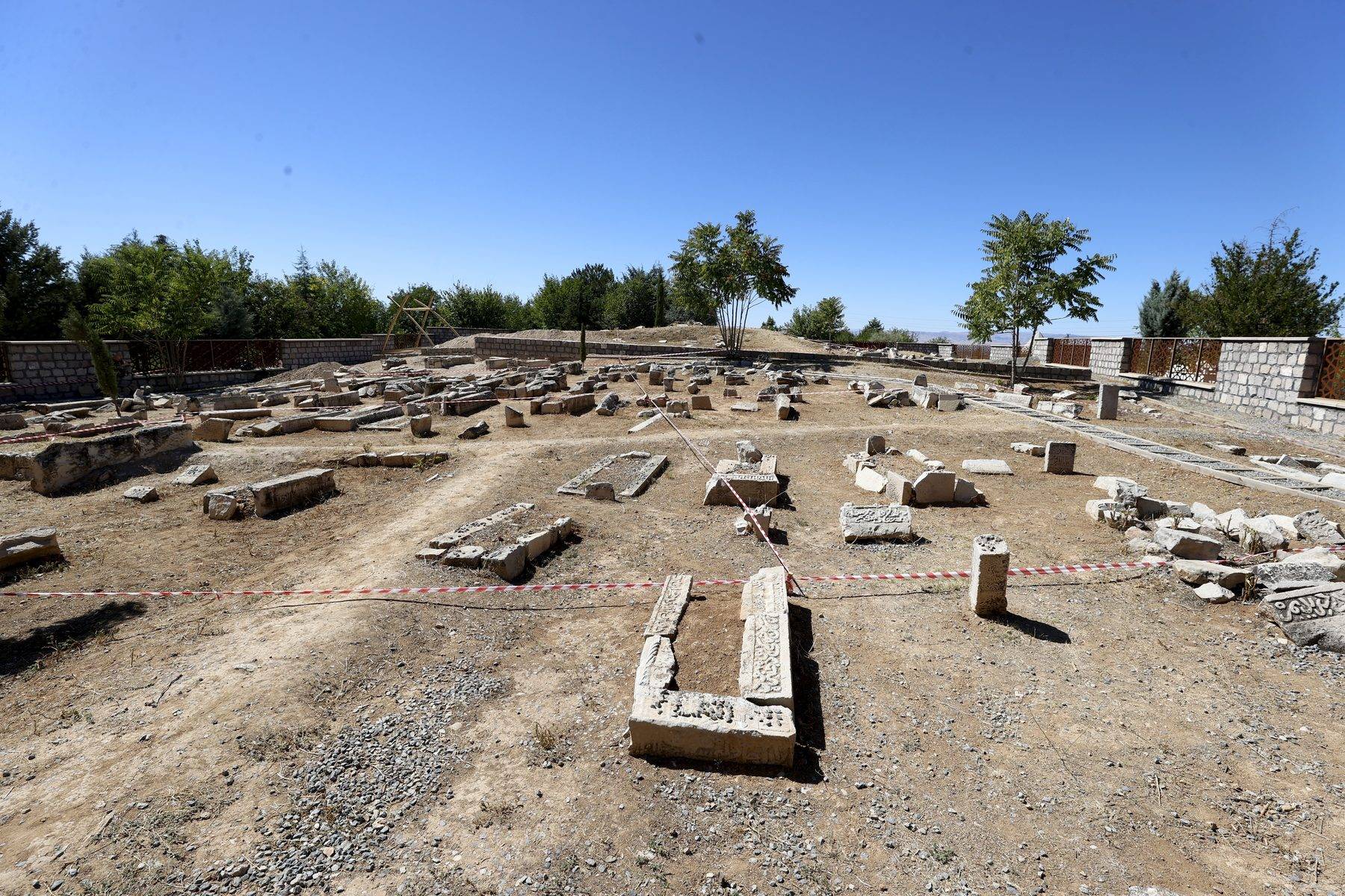 Malatya'da 112 dönümlük Selçuklu Dönemi mezarlığı turizme kazandırılıyor