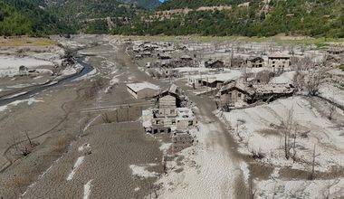 Film sahnesi gibi: Isparta'da 'batık köy' ortaya çıktı