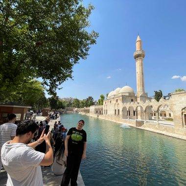 Şanlıurfa'nın simgesi Balıklıgöl, hafta sonunda ziyaretçilerin ilk durağı oldu