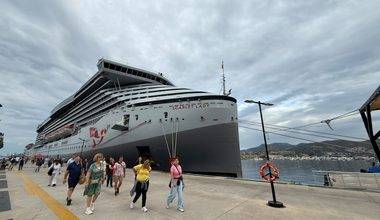 Dev kruvaziyer Bodrum'a yanaştı, binlerce ABD'li turist ilçeye ayak bastı