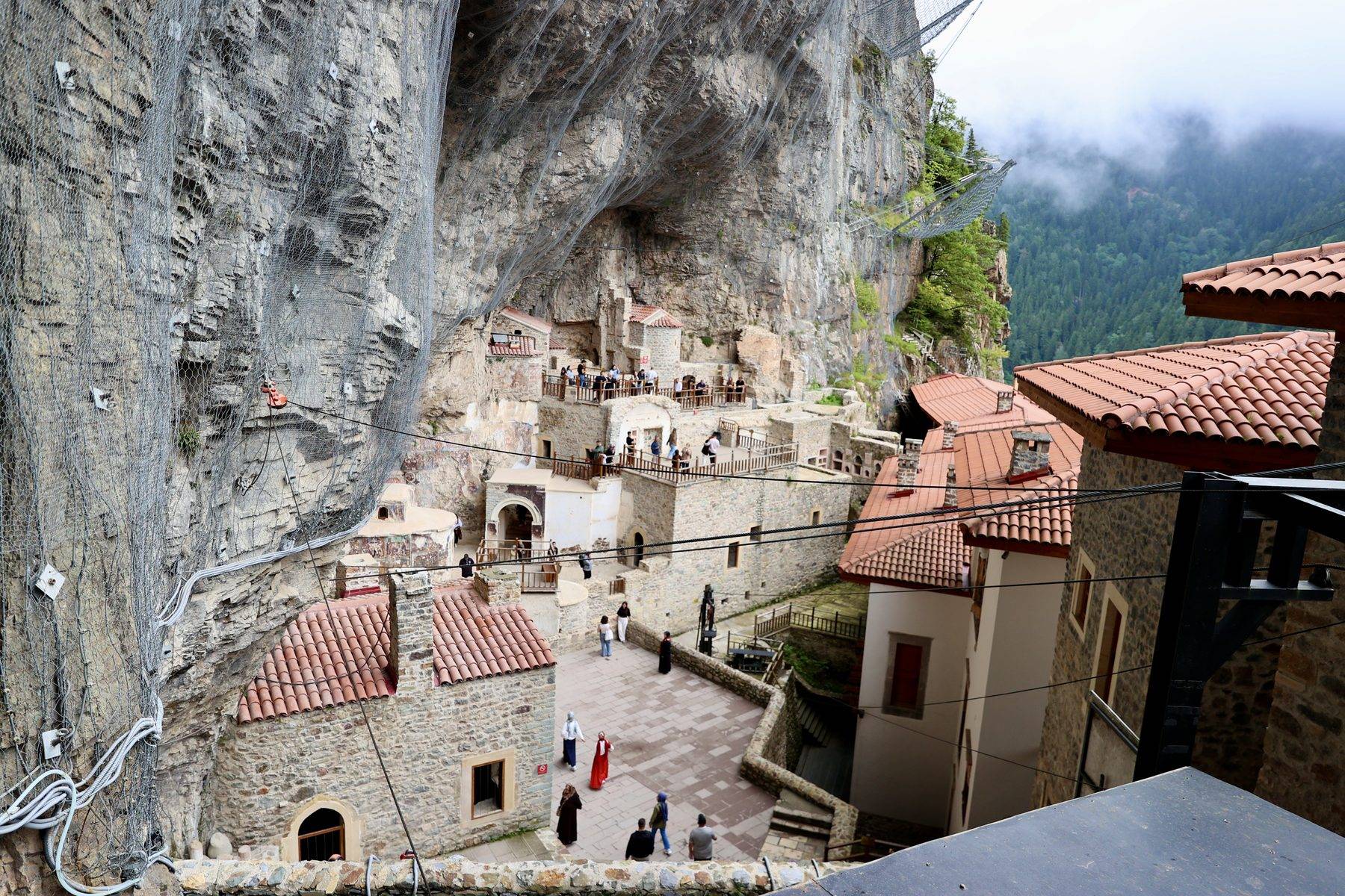 Trabzon'da tarihi rekor! Sümela Manastırı tüm zamanların ziyaretçi rekorunu kırdı