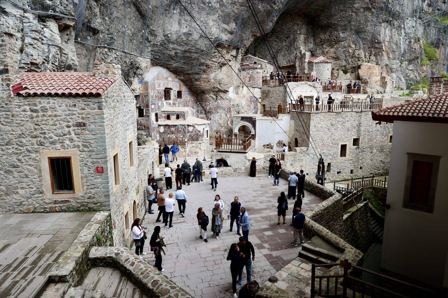 Trabzon'da tarihi rekor! Sümela Manastırı tüm zamanların ziyaretçi rekorunu kırdı