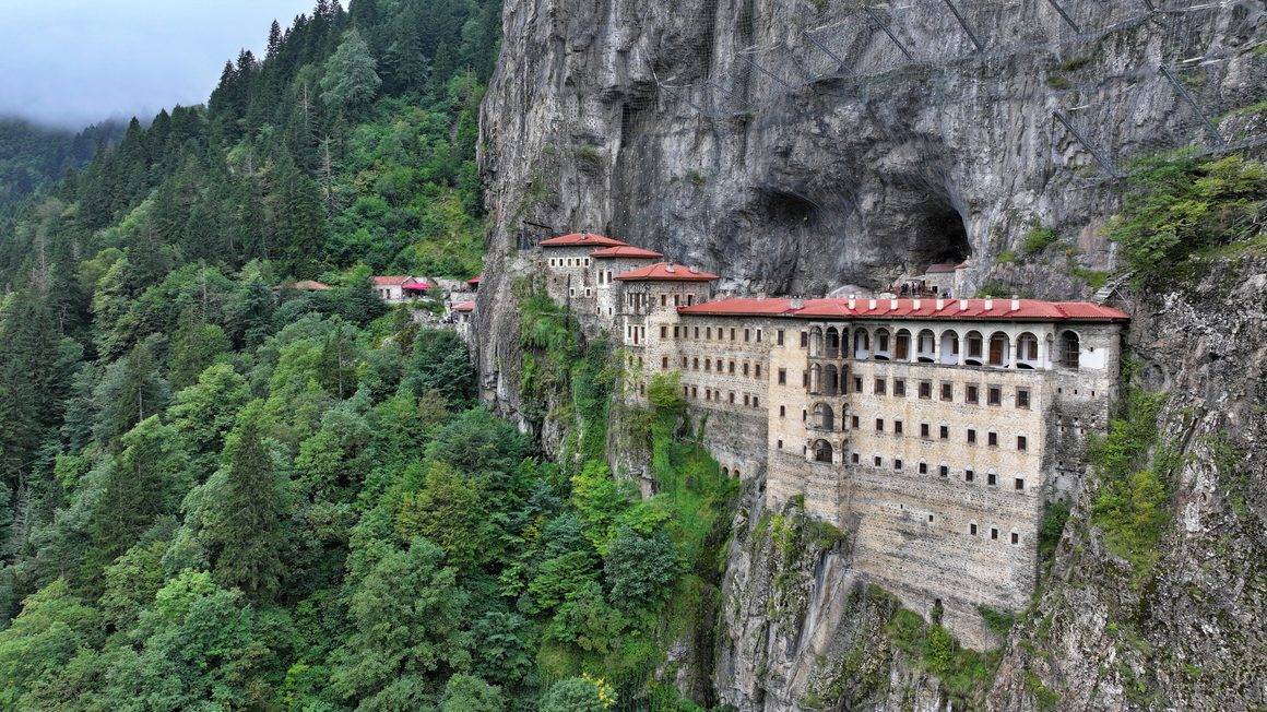 Trabzon'da tarihi rekor! Sümela Manastırı tüm zamanların ziyaretçi rekorunu kırdı