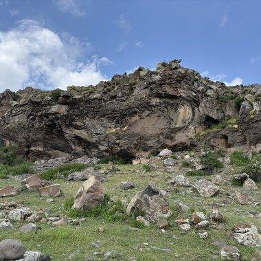 Taşlara kazınmış binlerce yıllık mesaj! Kars'taki kaya resimleri tarihe ışık tutuyor