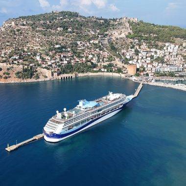 Alanya'da kruvaziyer hareketliliği: 1765 turist ilçeye ayak bastı