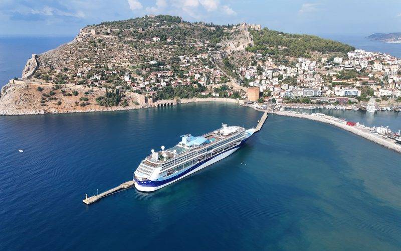 Alanya'da kruvaziyer hareketliliği: 1765 turist ilçeye ayak bastı