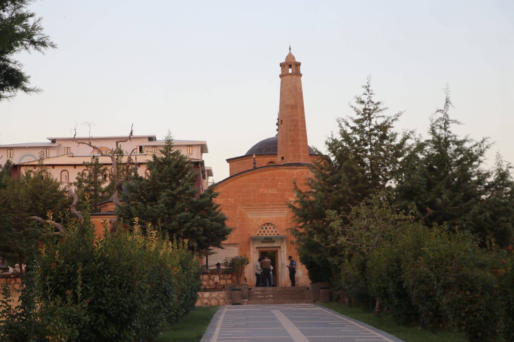 Siirt'te yüzlerce kişi ilginç ışık hadisesi için bir araya geldi