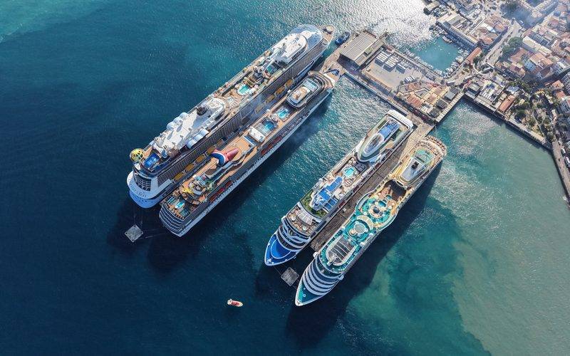 Kuşadası'nda yoğun kruvaziyer trafiği: 12 bine yakın turist geldi