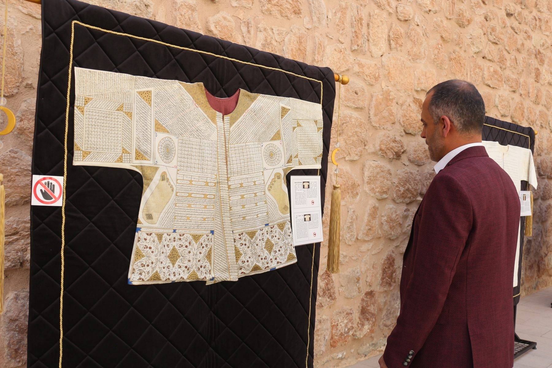 Dualı Sultan Gömlekleri 242 yıllık İshak Paşa Sarayı'nda görücüye çıktı